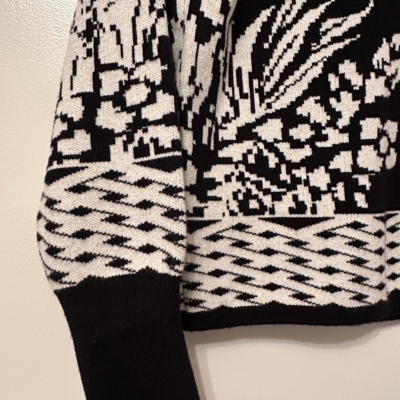 CYRUS | Monochrome Black & White Knit Top - Picture 3 of 6